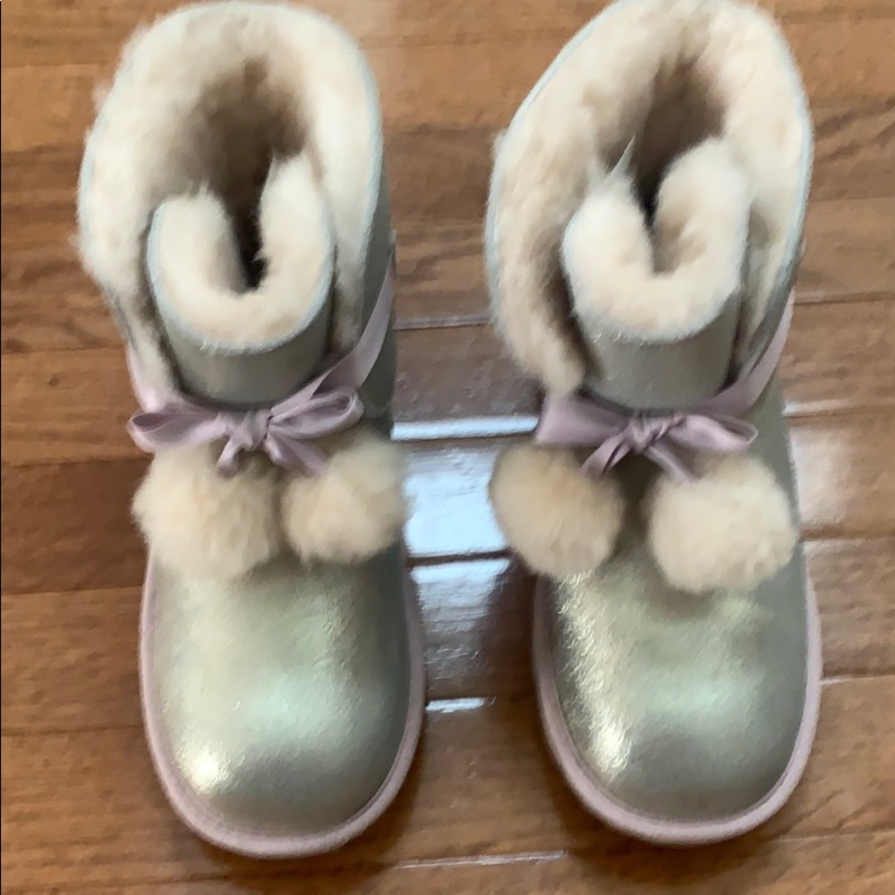 UGGS
